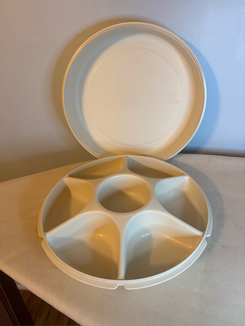 Tupperware Multi-Compartment Cream Serving Tray with Lid